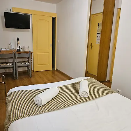 Hôtel Le Mont Barral Creyers Extérieur photo