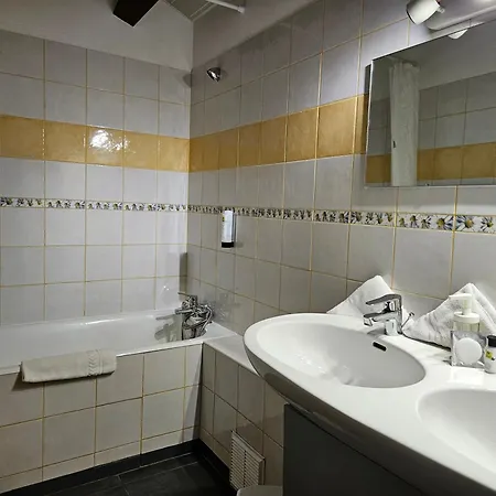 Hôtel Le Mont Barral Creyers Extérieur photo