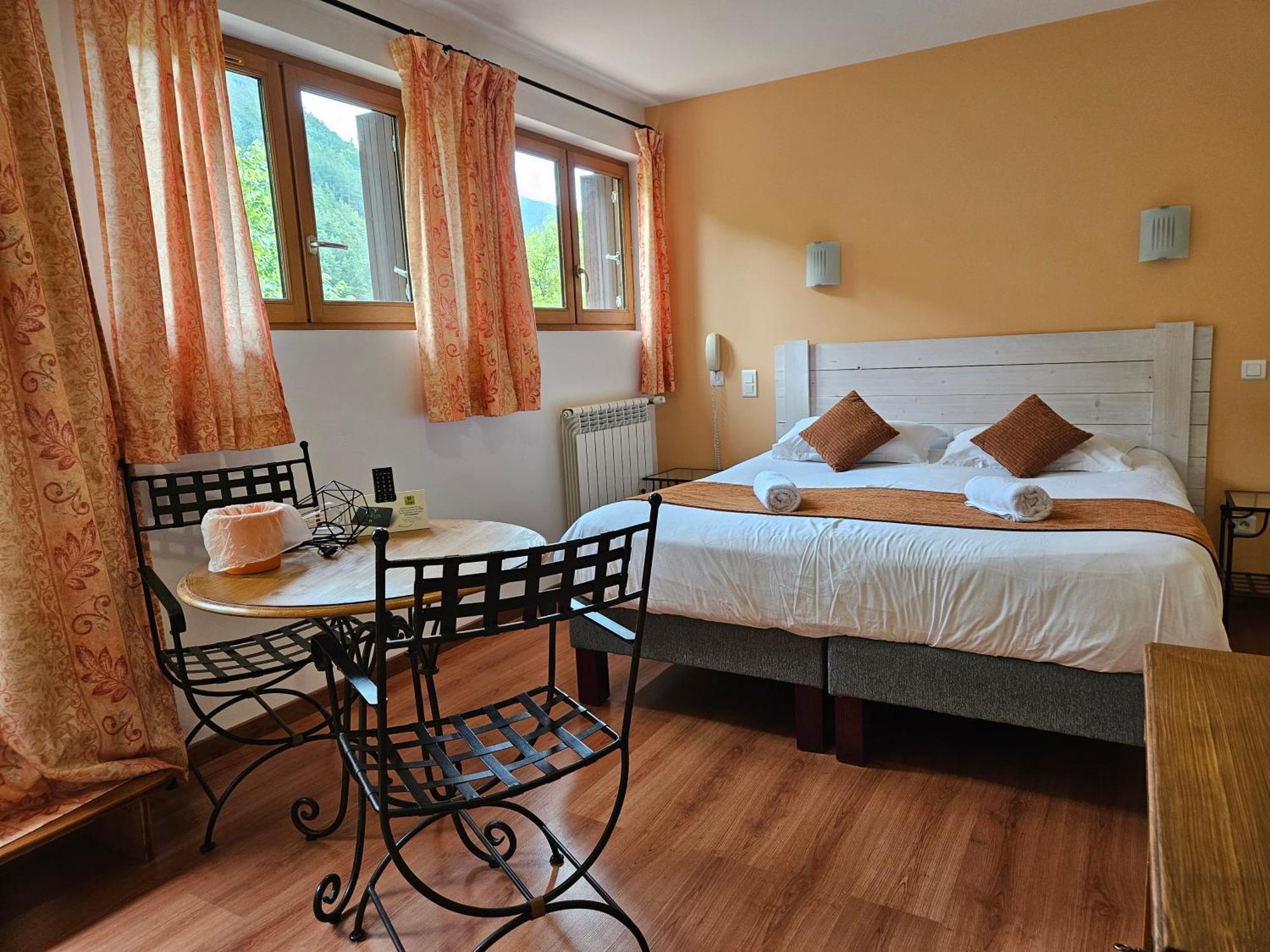 Le Mont Barral Hotel Creyers